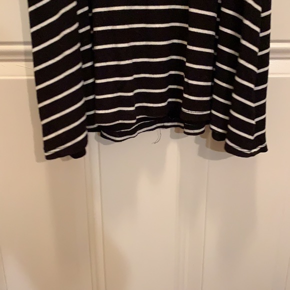 Large Black and white stripped casual dress - Picture 4 of 6